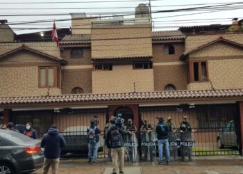 EsSalud: revelan llamadas del Club de las Farmacéuticas en compra irregular de lentes de seguridad