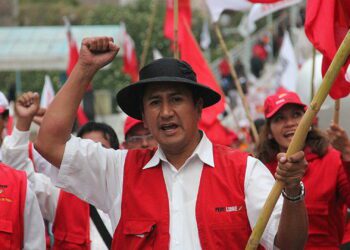 Vladimir Cerrón convoca a las bases de Perú Libre a una movilización para defender al Gabinete Bellido