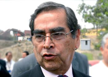 Cancillería se ha paralizado en torno a la adquisición de vacunas COVID-19, alerta exministro Ugarte