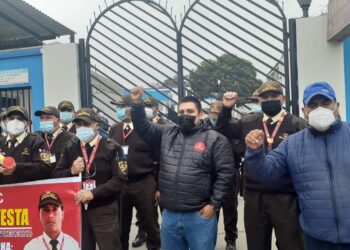 Trujillo: empresa de seguridad protesta en el exteriores del hospital Lazarte