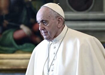 Interceptan una carta dirigida al papa Francisco con tres balas