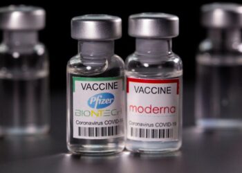 EE.UU. aprueba tercera dosis de refuerzo para quienes recibieron vacunas Pfizer y Moderna