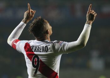 Padre de Paolo Guerrero dice que la selección peruana lo necesita porque no hay delanteros