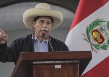 Alcalde de Lima pide a Pedro Castillo cambiar a ministros cuestionados
