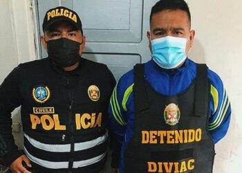 Policía acusado de integrar banda que robaba dinero de bonos COVID-19 cumplirá prisión preventiva