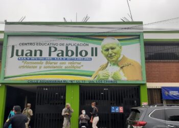 Trujillo: Ministro de Educación visitó el centro de vacunación en el colegio Juan Pablo II