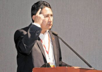 Vladimir Cerrón y Pedro Castillo se enfrentan por el gabinete Bellido