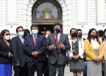 Bancada de Perú Libre exige las renuncias del canciller Óscar Maúrtua y el vicecanciller Luis Enrique Chávez