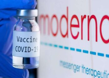Farmacéutica Moderna está desarrollando dosis única de refuerzo contra COVID-19 y gripe