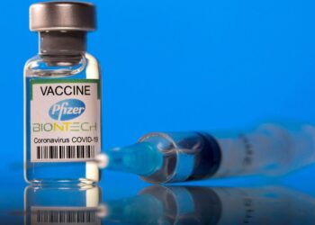 COVID-19: panel de expertos de Estados Unidos rechaza aprobar una tercera dosis de Pfizer