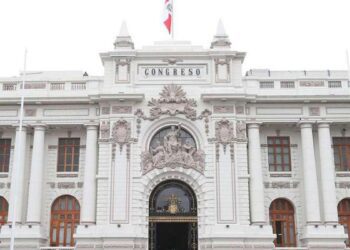 Juntos por el Perú plantea eliminar contratos-ley de la Constitución