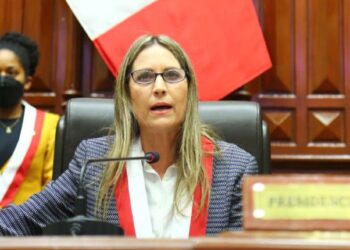 Congreso rechaza mociones de censura contra María del Carmen Alva