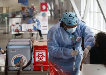 Este viernes inicia vacunación a 177,296 docentes a nivel nacional, anuncia el Minsa