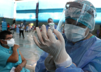 Minsa aclara que no está contemplada dosis de refuerzo en vacunación contra COVID-19