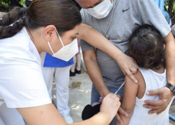 Chile aprueba uso de vacuna de laboratorio Sinovac en niños mayores de 6 años