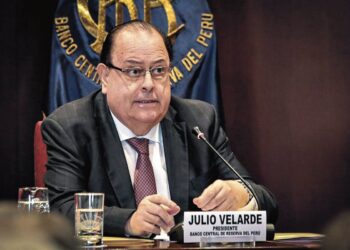 Julio Velarde sobre el dólar: «Presión cambiaria es menor, pero dependerá del Gobierno»