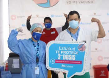 Personal sanitario de primera línea recibe desde hoy la tercera dosis de la vacuna contra el COVID-19