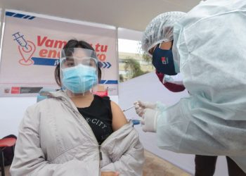 Minsa confirma que el 2 de noviembre inicia la vacunación a menores de 17 años de manera escalonada