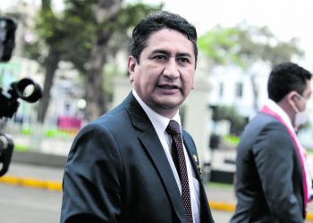 Se frustra audiencia contra Cerrón y Perú Libre por no acreditar a reemplazo de Luis Barranzuela
