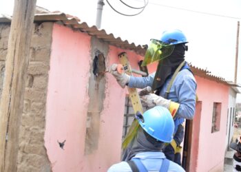 Detectan a más de 30 familias con conexiones eléctrica clandestinas