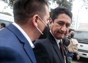 Vladimir Cerrón se presenta ante el Poder Judicial por investigación de corrupción en funcionarios