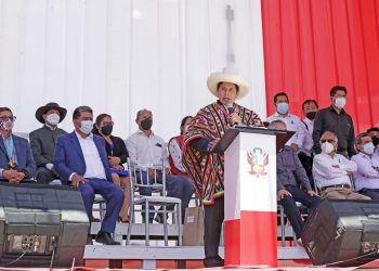 Castillo dice que en marzo de 2022 se retomarán clases presenciales y Gallardo indica que será en un 99% para julio