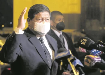 Fiscalía abre investigación contra Walter Ayala por los presuntos delitos de abuso de autoridad y patrocinio ilegal