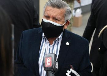 Acuña asegura que su bancada será inflexible en aplicación de la Constitución si se demuestran actos de corrupción