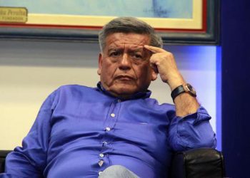 Defensoría condenó que César Acuña use la justicia penal contra la libertad de expresión