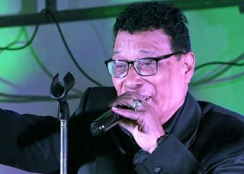 Falleció Kike Balarezo, icónico vocalista de “Los Ecos”, tras ser diagnosticado con cáncer terminal