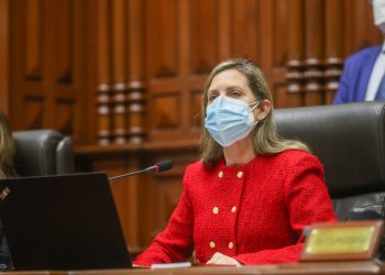 Maricarmen Alva tras denuncia de excomandante general: “El país espera una explicación transparente”