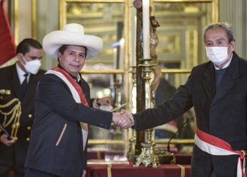Castillo se reunió con el ministro de Educación como representante del Fenate, sindicato que fundó