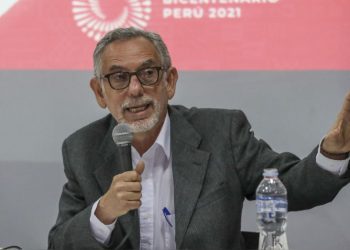 Pedro Francke considera que se debería subir el sueldo mínimo el próximo año