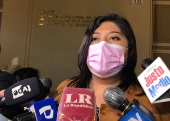 Ministra Betssy Chávez dio positivo a COVID-19 y esta es su situación actual