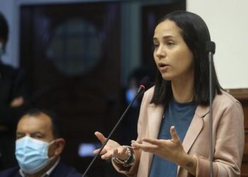 Sigrid Bazán dio positivo a COVID-19 luego de participar en sesiones del pleno del Congreso