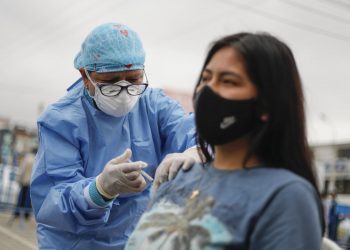 Minsa: Falta vacunar a 800 mil adolescentes