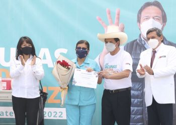 Castillo anuncia aumento de sueldo para personal de salud y renovó contrato a 60 mil trabajadores