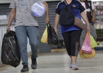 Impuesto por adquirir bolsas de plástico se eleva a S/. 0,40 a partir de este 2022