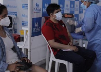 Jefa de Inmunizaciones del Minsa dice que “prácticamente es un hecho” que el COVID-19 se convertirá en un mal endémico
