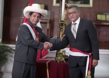 Denuncian que ministro de Educación, Rosendo Serna, plagió su tesis de doctorado