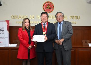 La Libertad: reconocen destacada labor de decano del Colegio de Ingenieros, Daniel Gamboa