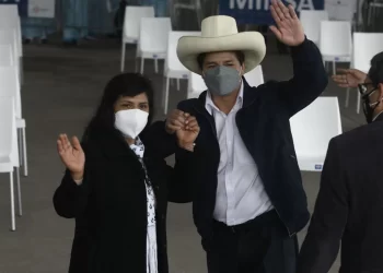 Pedro Castillo dice que Lilia Paredes entregará su pasaporte ante un eventual impedimento de salida