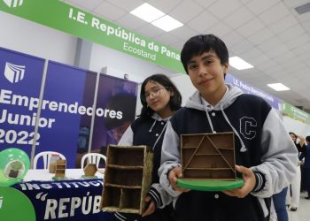 Escolares presentan proyectos en concurso emprendedor de la UCV