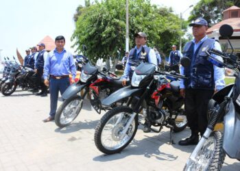 Alcalde Efraín Bueno entrega motocicletas para reforzar la seguridad ciudadana de Huanchaco