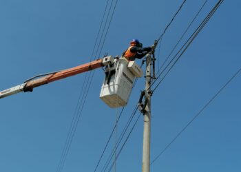 Trujillo: Hidrandina moderniza tramo de Villa del Mar hasta Ramón Castilla