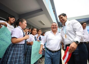 César Acuña: “Todos los colegios estatales de la libertad tendrán luz, agua de calidad y servicios higiénicos”