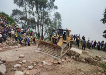 La Libertad: Rehabilitan carretera dañada por los huaicos en Sinsicap