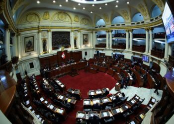Aprueban bono mensual de S/. 2 mil 400 para asesores de congresistas