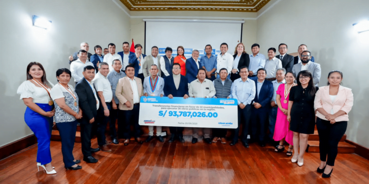 En la firma de los convenios estuvieron presentes el gerente general regional, Martín Namay; la presidenta del Consejo Regional de La Libertad, Verónica Escobal; los alcaldes provinciales de Otuzco, Virú, Ascope, Gran Chimú y los alcaldes distritales beneficiados.