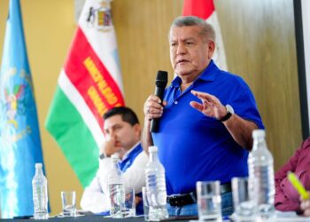 César Acuña compromete obras de agua potable para Pacasmayo y Chepén